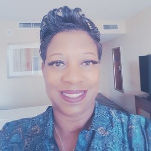 Meet your Posher, Demetra